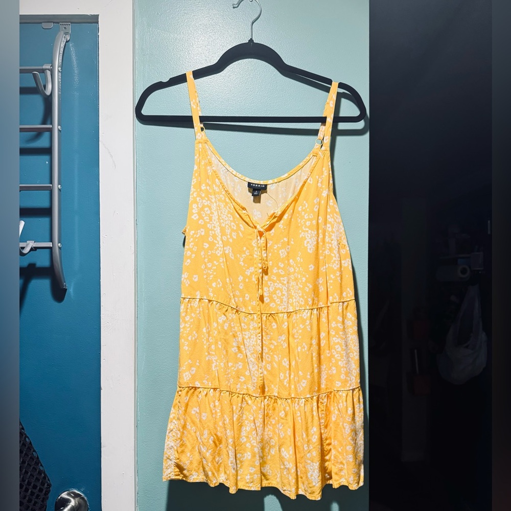 Cute yellow tank.